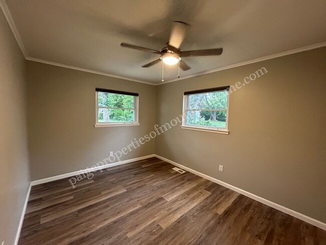 Building Photo - Stunning 4-bedroom, 2-bath Home with Attached Garage