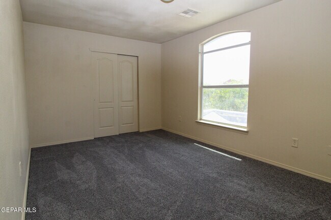 Building Photo - 2210 Hannah Leigh St