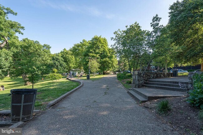 Building Photo - 5608 Florence Ave