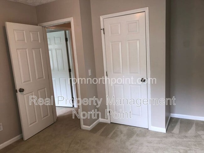 Building Photo - 1565 Maple Ridge Dr
