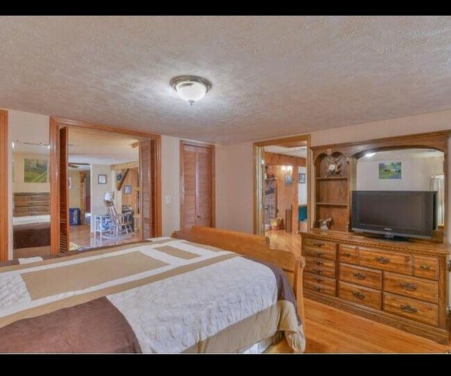 Building Photo - 492 Olinger Dr