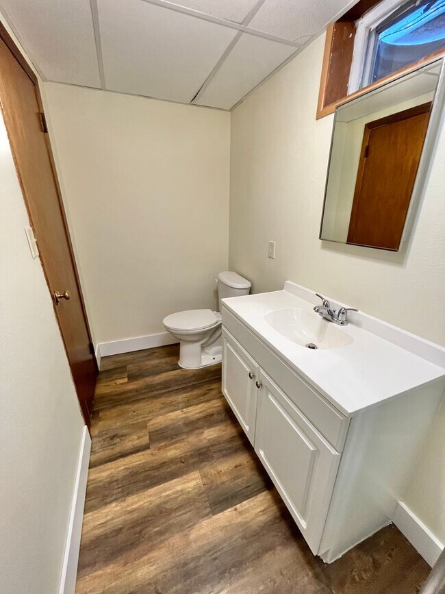 Building Photo - Large 3 Bed/2 Bath East Side Rental Home!