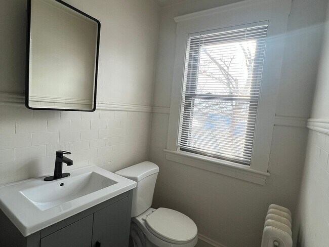 Building Photo - 248 N Main St