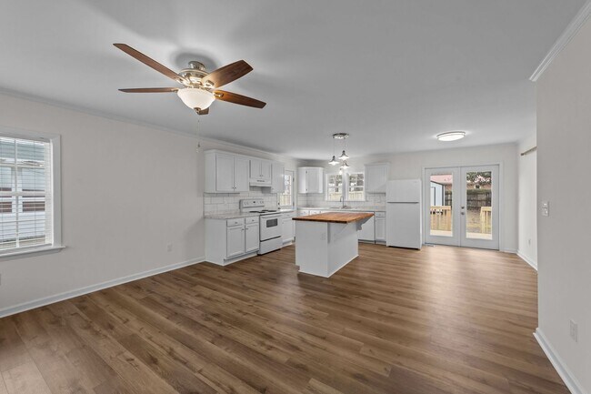 Building Photo - Cozy 3-Bedroom Ranch with Spacious Yard in Smithfield