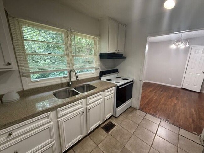 Building Photo - Charming 3 Bedroom Home on Secluded Street...