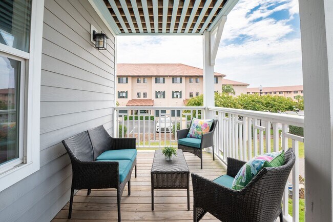 Building Photo - FURNISHED MONTHLY BEACH HOME  WITH UNOBSTR...