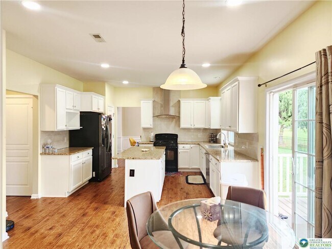 Building Photo - 8858 Pathfinder Rd