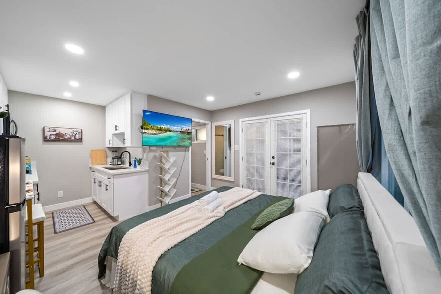 Building Photo - 9827 San Diego St