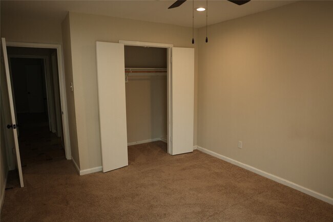 Building Photo - 1038 Cottage Oak Ln