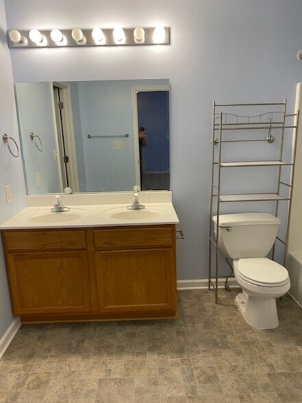 Building Photo - 3901 Abnaki Way