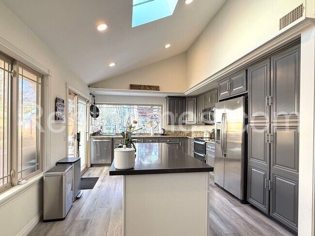 Building Photo - 10990 Red Rock Dr