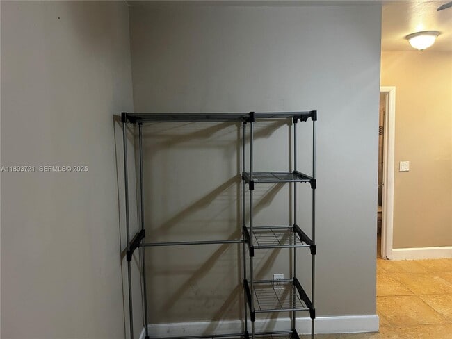 Building Photo - 7630 SW 73rd Pl