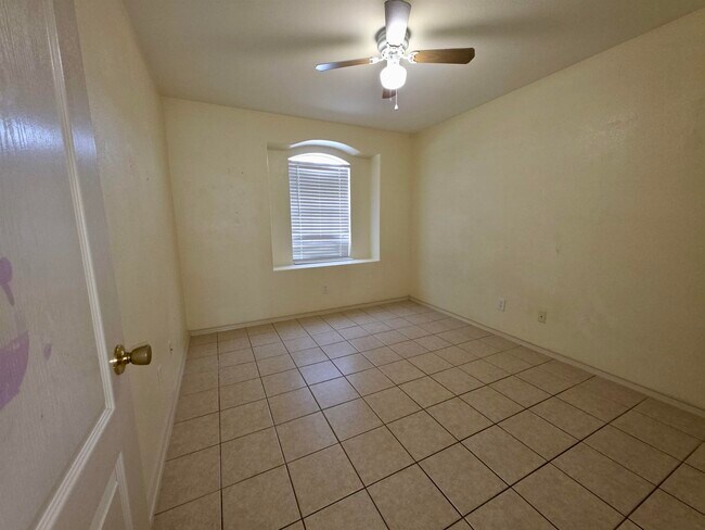 Building Photo - 615 John Adams Rd