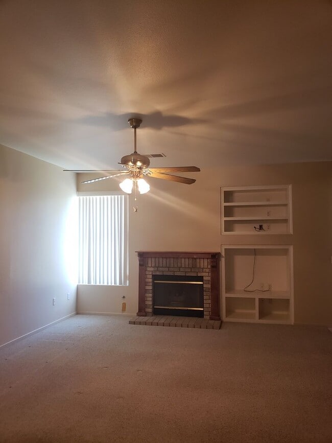 Building Photo - 3 Bedroom 2 Bath available soon