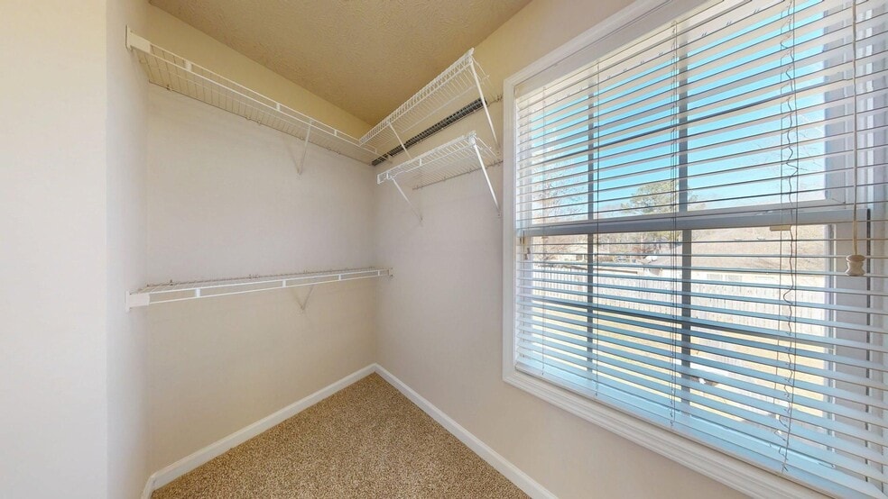 Building Photo - Spacious 3 Bedroom in Ross Park