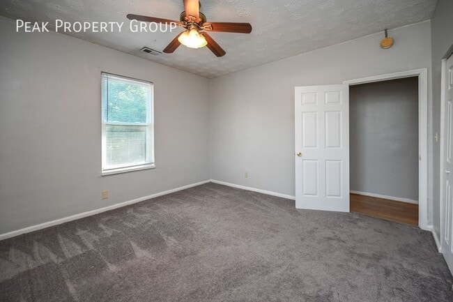 Building Photo - 2610 Woodburn Ave