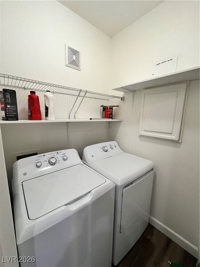 Building Photo - 1500 Cardinal Peak Ln