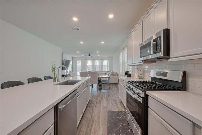 Building Photo - 21611 Shadowbrook Birch Dr