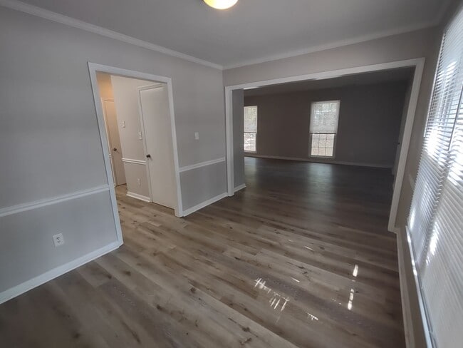 Building Photo - Pristine Duplex Home Located in the Lincol...