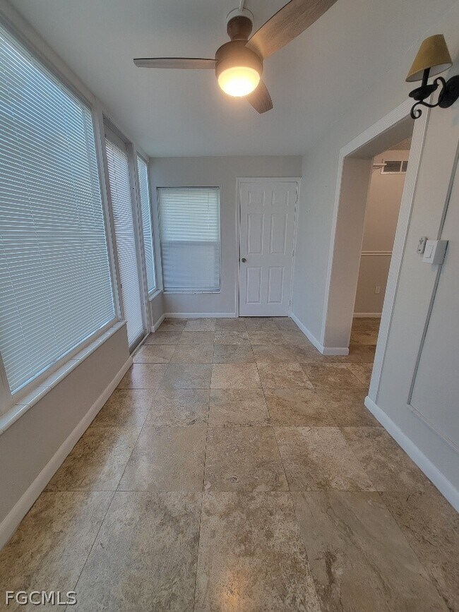 Building Photo - 1372 Archer St