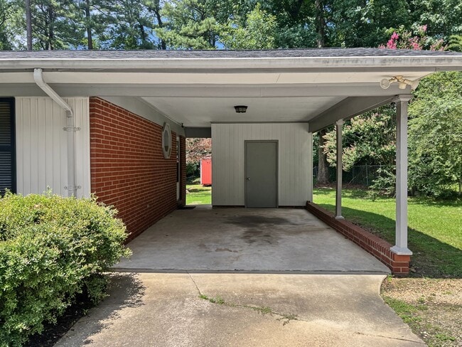 Building Photo - 6909 Justice Dr