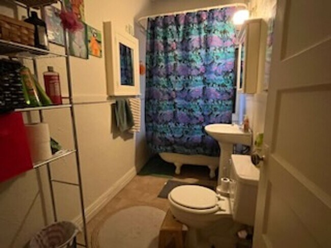 Building Photo - Downtown  2 bedroom Condo across from  St. Thomas close to MCTC, UMN, MCAD . New hardwood floors