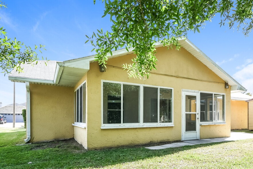 Building Photo - 2318 Sweetwater Blvd