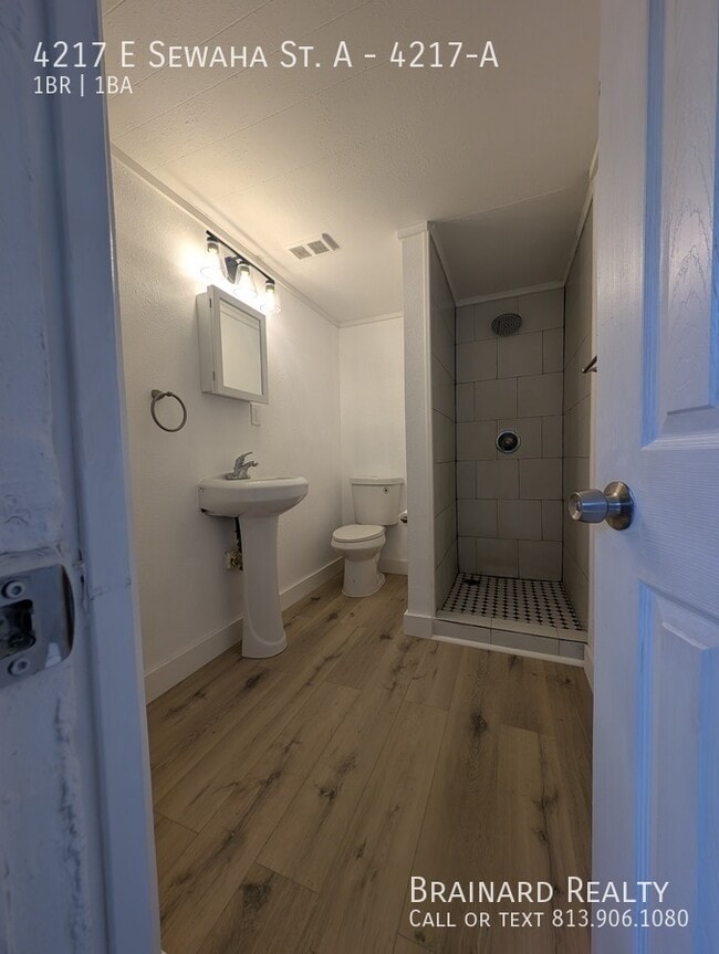 Building Photo - 4217 E Sewaha St