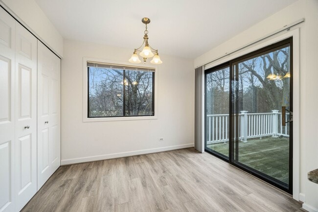 Building Photo - 0N 24 Ambleside Dr