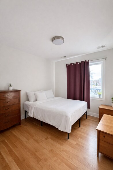 Building Photo - 3203 N Ridgeway Ave