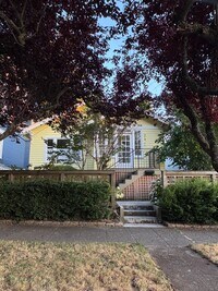 Building Photo - Newly remodeled Greenwood Craftsman!
