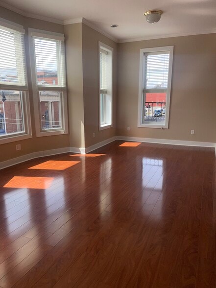 Building Photo - 48 Castle St