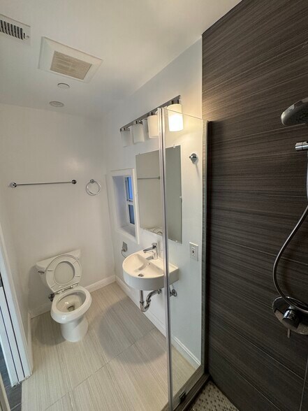 Bathroom - 1645 Hyde St