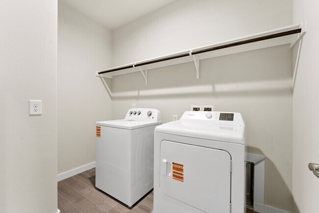 Building Photo - 2101 Fortune Dr