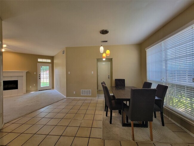 Building Photo - 7020 Goldenrod Dr