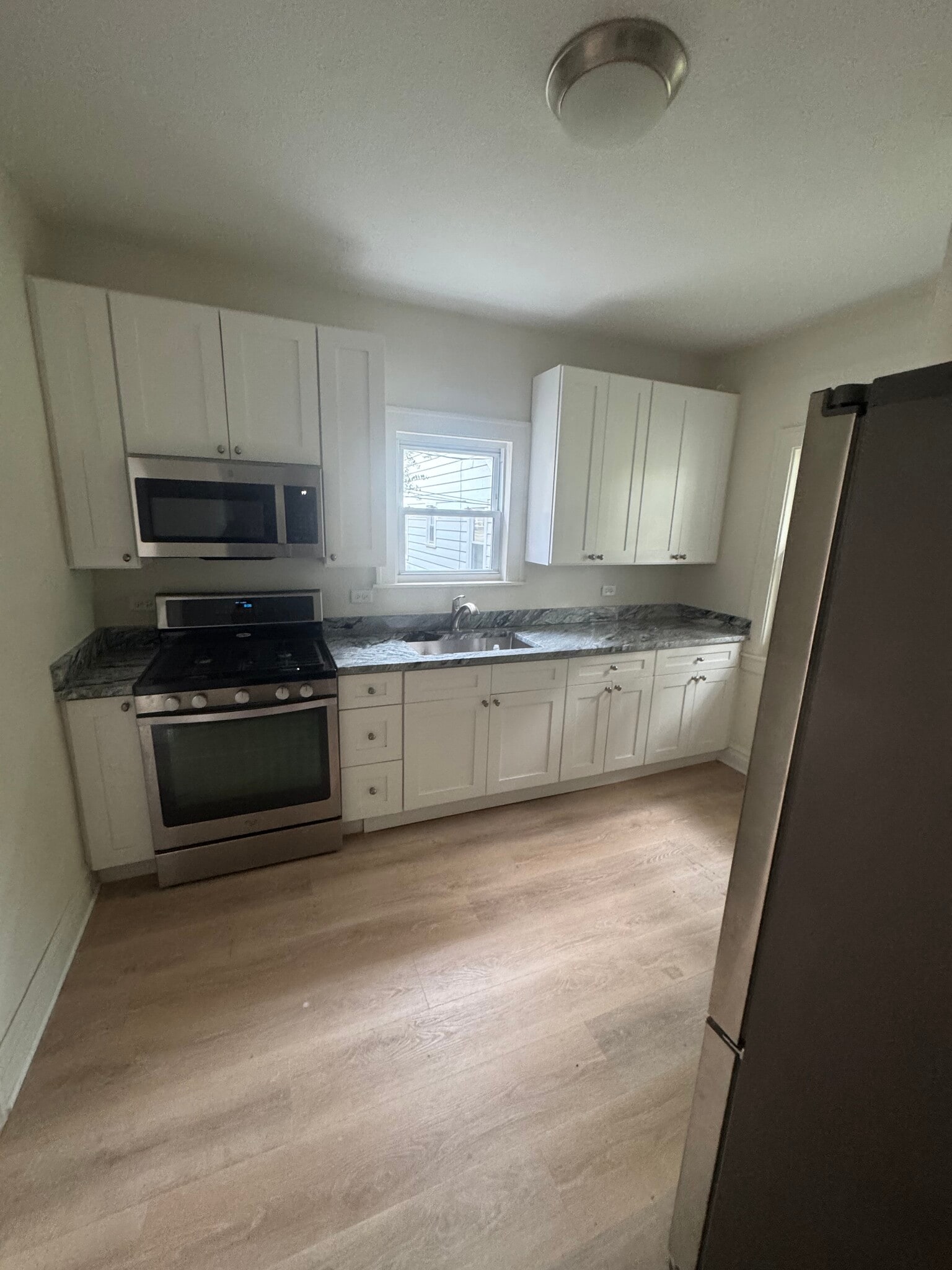 Building Photo - 770 E Station St