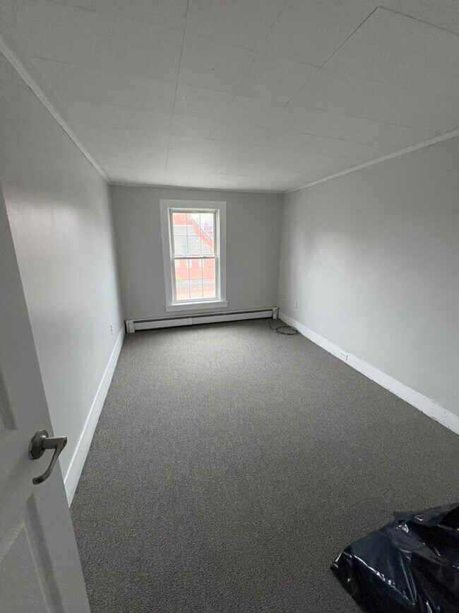 Building Photo - Spacious 4-Bedroom, 2-Bath Townhouse in Downtown Ware, MA