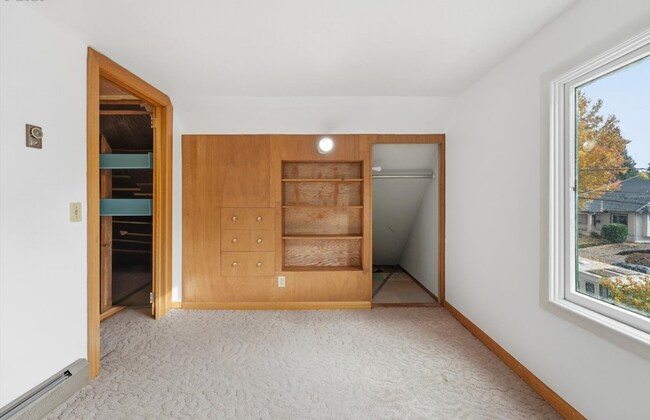 Building Photo - Discover Comfort & Charm in a Prime Location: 2BD/1B Single-Family Home!