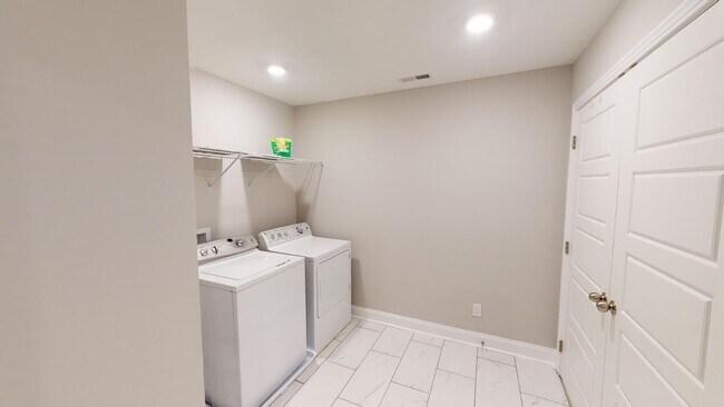 Building Photo - Charming 3-Bedroom Home in the Heart of Clarksville – Nashville Style Living!