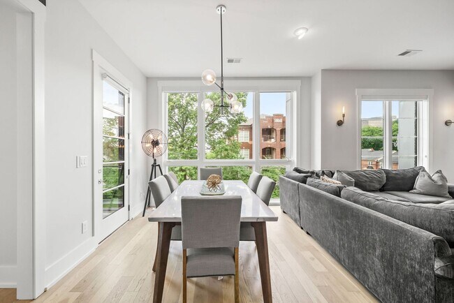 Building Photo - 119 Acklen Park Dr