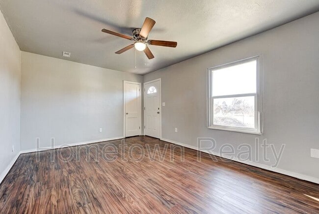 Building Photo - 12813 NE 37th St