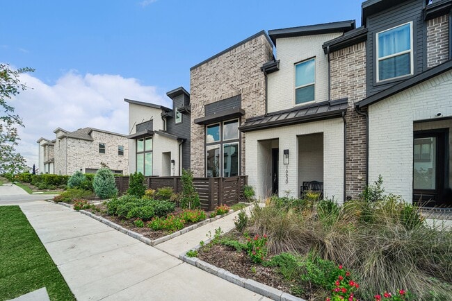 Building Photo - 16630 Lake Austin St