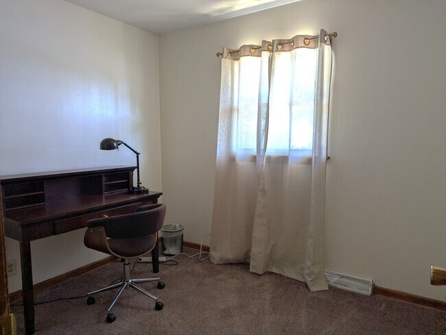 Building Photo - 2026 Evans Ave