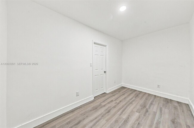 Building Photo - 128 NW 9th Ave
