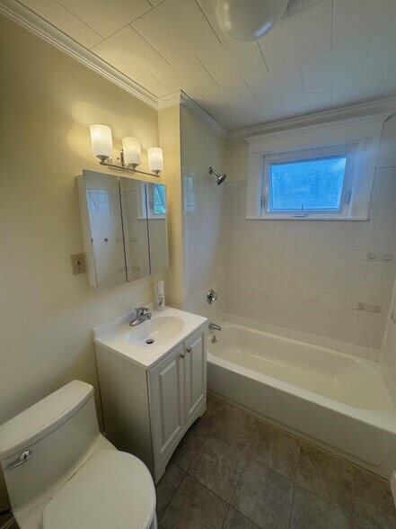 Building Photo - 298A Highland Ave