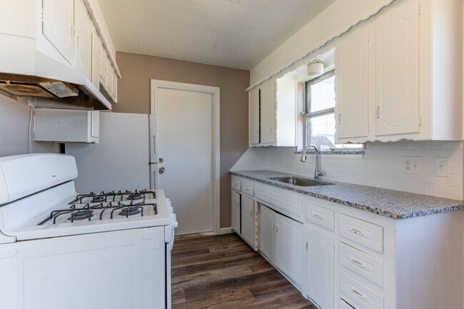 Building Photo - Spacious 4-Bedroom Home with Modern Updates and a Big Yard