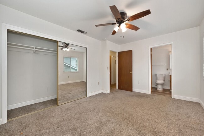 Building Photo - Charming 3 Bedroom, 2 Bath Home Close to Town