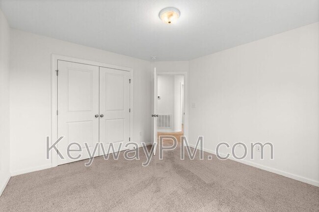 Building Photo - 738 Woodvine Dr