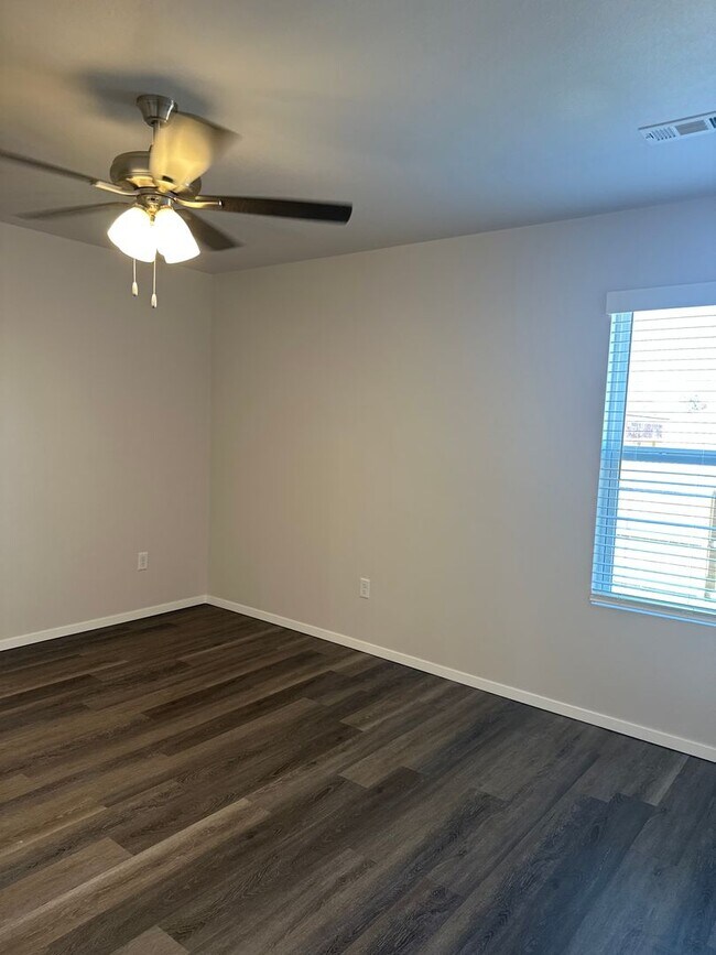 Building Photo - *Preleasing Now!- Three Bedroom | Two Bath Home in Barberry Court