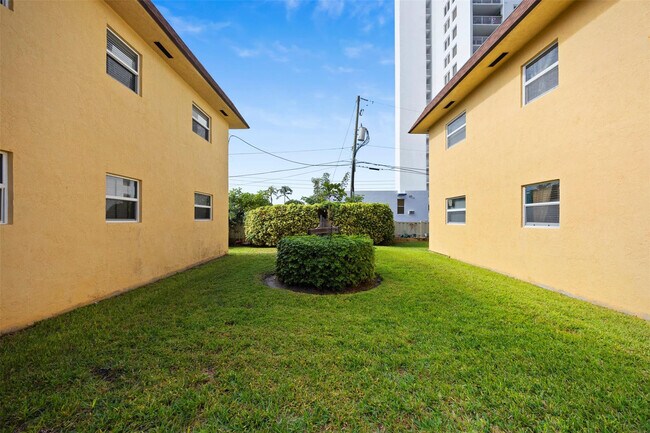 Building Photo - 2131 N Ocean Blvd